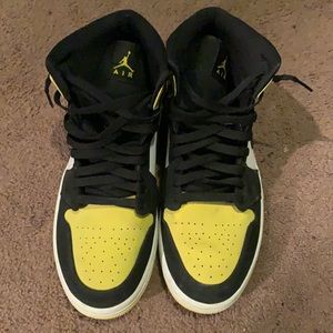 Air Jordan 1 Mid “Yellow Toe”